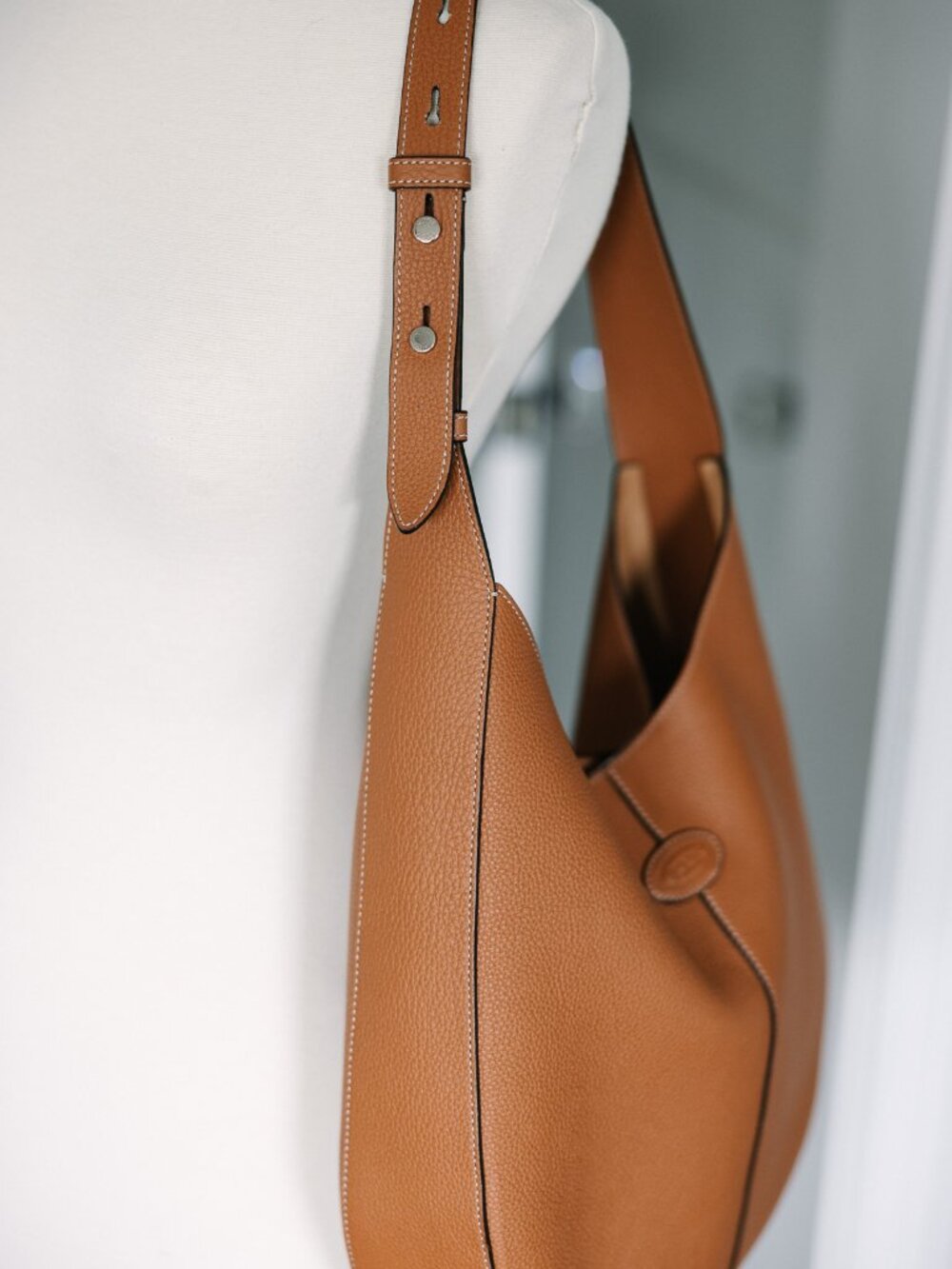 Tod's Oboe Hobo Bag - Pebbled Tan Calfskin Leather - Picture 6 of 12